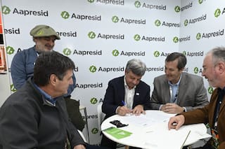 Firmaron un acuerdo que busca integrar las buenas prácticas laborales, productivas y ambientales en el campo