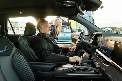 Renault Koleos es un SUV del segmento D que incorpora tecnología full hybrid E-Tech.