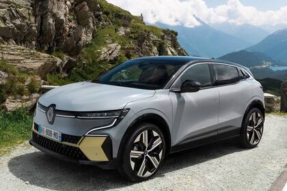 Renault Mégane E-Tech. Los hatchbacks europeos toman las normas de un SUV; en especial, la posición alta de manejo