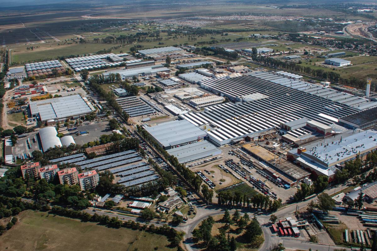 Renault produce hace años en la planta de Santa Isabel, en Córdoba, lugar que vio pasar 34 modelos diferentes y ya lleva 3,5 millones de vehículos fabricados