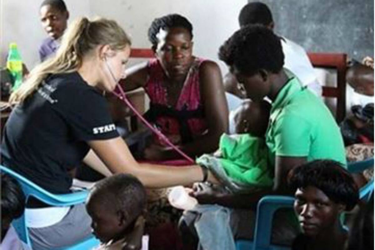 Renee Bach está acusada de realizar procedimientos médicos sin tener el título