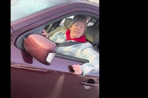 Renee Good habla con el agente que termina matándola