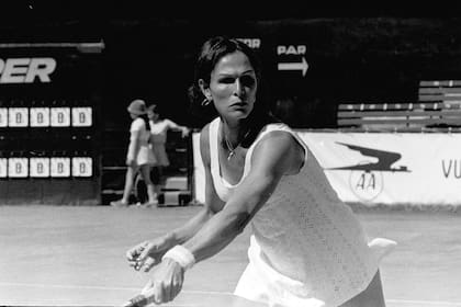 Renée Richards, en el court central del Buenos Aires