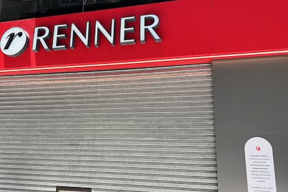 Renner mantiene cerrado temporalmente su local de la calle Florida.