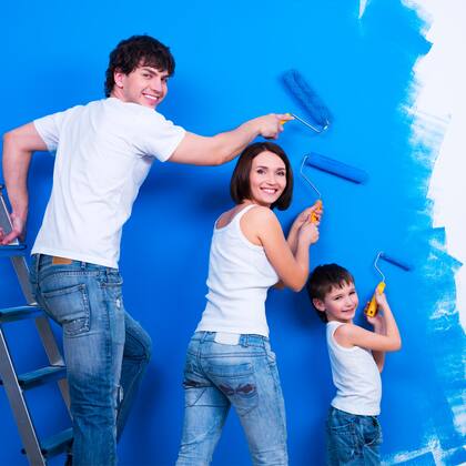 Renovar la casa puede ser una labor de toda la familia.