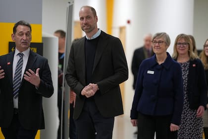 Renuncias y reemplazos de alto perfil al tiempo que se extienden secuelas del caso Epstein