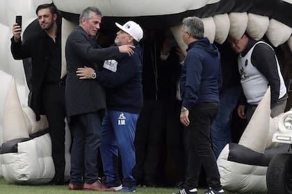 Gabriel Pellegrino y Maradona, en la boca del Lobo