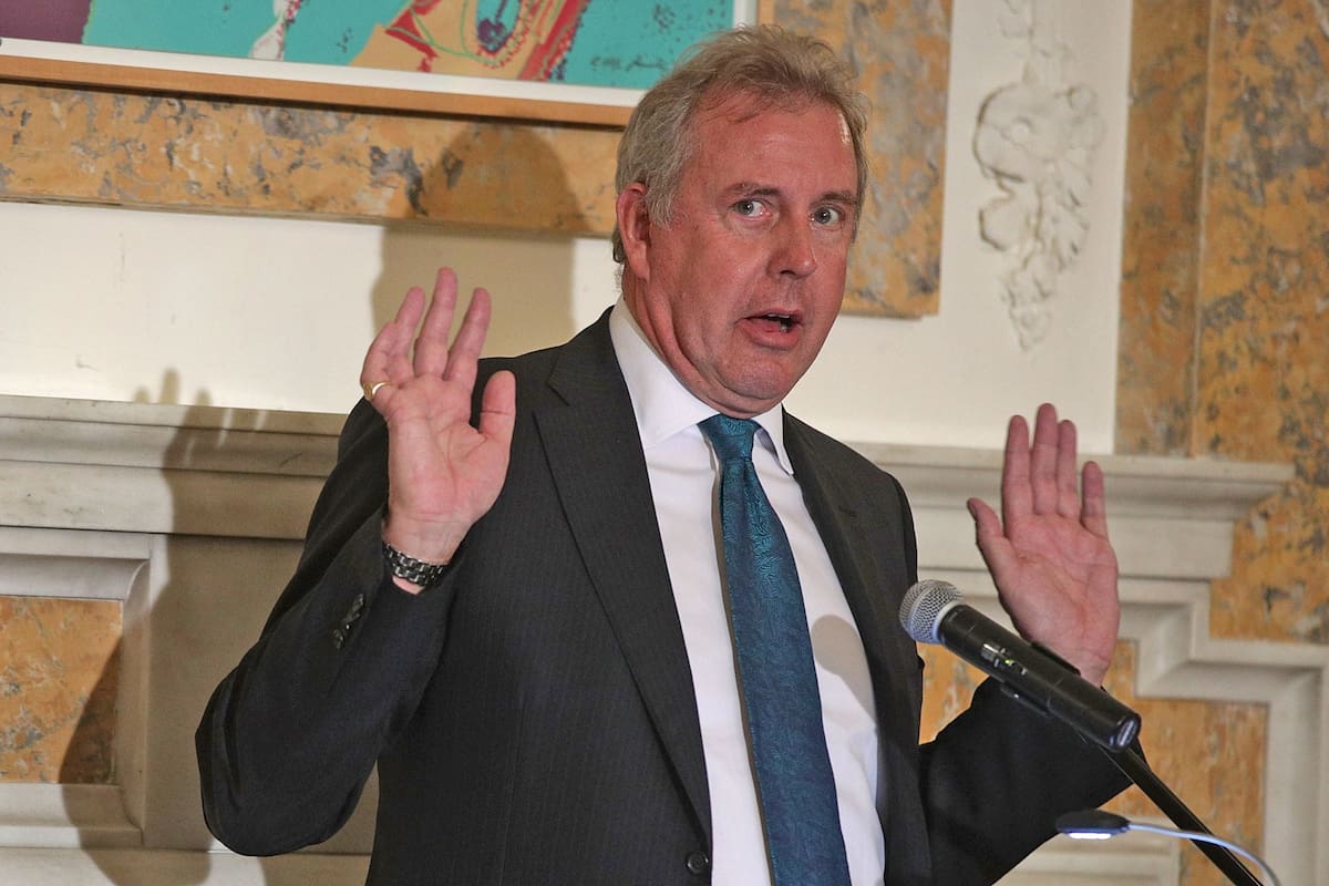 Renunció Kim Darroch, el embajador británico en Estados Unidos tras el cortocircuito con Donald Trump