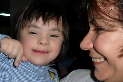 Renzo junto a su madre