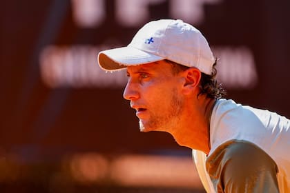 Renzo Olivo, de 33 años, último jugador activo de los siete que ganaron la Copa Davis 2016, volvió a competir tras 203 días, pero tuvo que retirarse por dificultades físicas