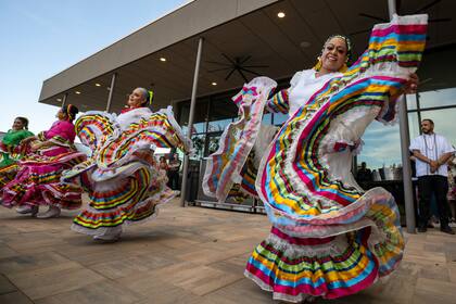 Renzo remarcó que este mes representa una oportunidad única para celebrar las ricas culturas y tradiciones de la comunidad hispanoamericana (Eli Hartman/Odessa American vía AP, Archivo)