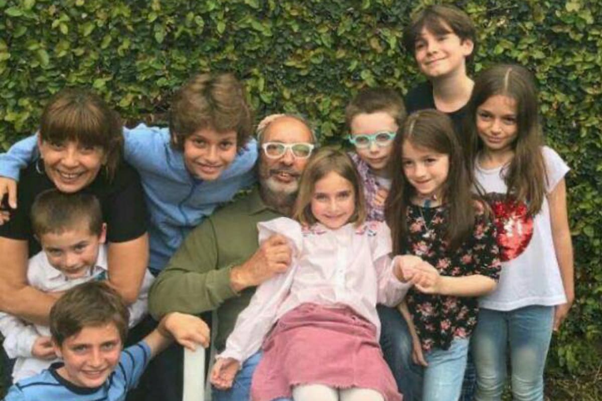 Renzo, Vito, Juanma, Cata, Pili, Matu, Juan y Oli y tus cuatro hijas para el abu Beto