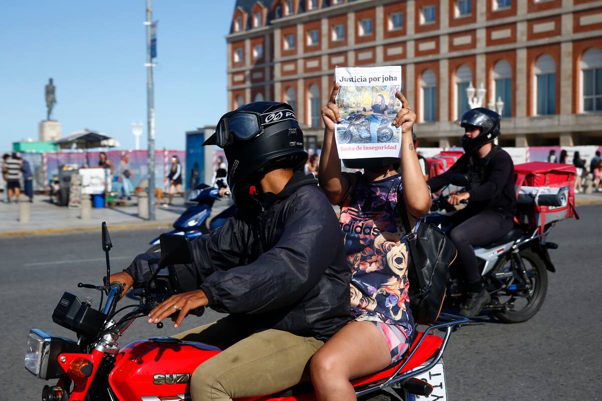 Repartidores de aplicaciones marcharon reclamando mas seguridad y justicia por Johana