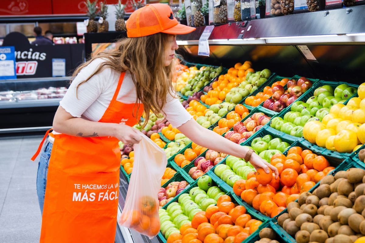 repartidores. Rappi Glovo PedidosYa. Rappi personal shopper