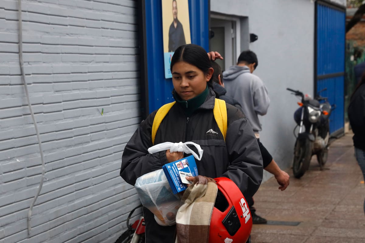 Reparto de bolsas de alimentos y boletas en la Unidad Basica de Marcelo Sosa, candidato a concejal por Gildo Insfrán en la ciudad de Formosa; 28 de Junio 2025