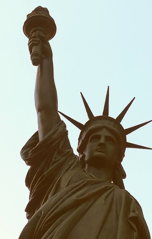 Réplica a escala de la estatua donada por Francia a los Estados Unidos