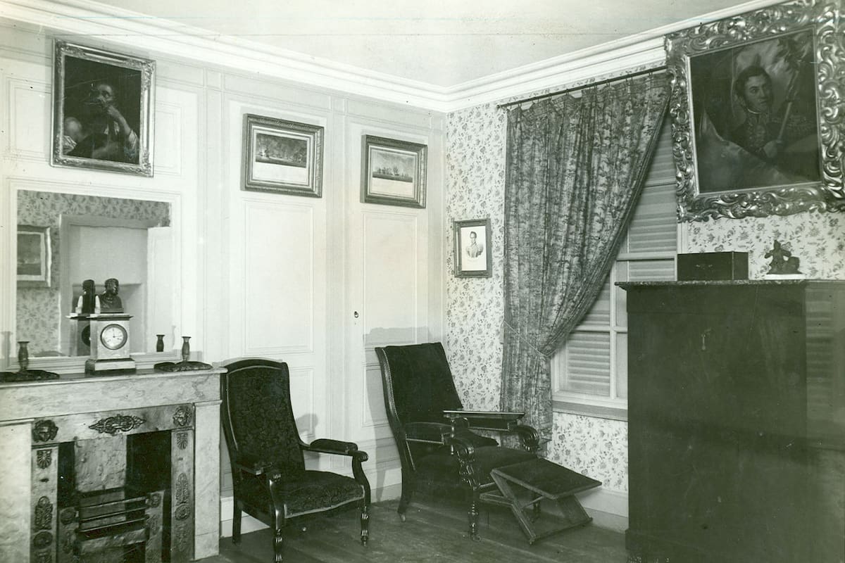 Réplica de la habitación en la que murió San Martín en Boulogne sur Mer, montada con su mobiliario en el Museo Histórico Nacional.