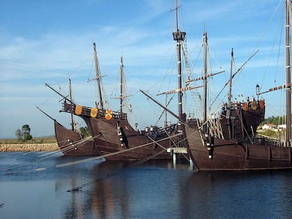 Réplica de los tres barcos que participaron en el primer viaje de Cristóbal Colón (Palos de la Frontera, España).
