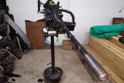 Réplica de una ametralladora antiaérea secuestrada a una banda narco de la zona oeste