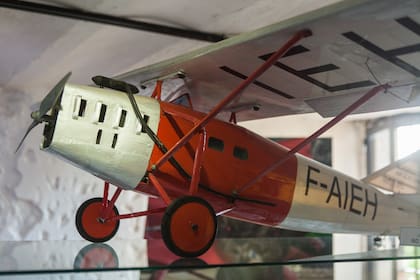 Réplica del avión de Saint-Exupéry: la avería que sufrió en Entre Ríos fue el origen de un encuentro que habría inspirado El Principito.