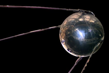 Una réplica del Sputnik en el Museo Nacional del Aire y el Espacio de EE.UU