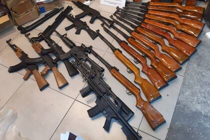 Réplicas de armas de fuego incautadas en un local de venta al público en Once