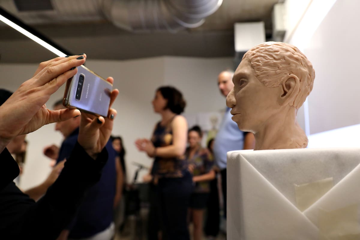 Representación artística de la cabeza y la cara de una niña de 13 años, de la especie humana prehistórica Denisovan