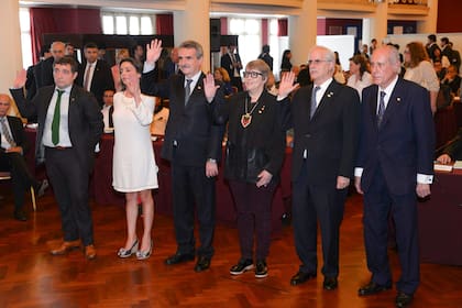 Representantes de Cambiemos y Kirchneristas, en la jura como miembros del Parlasur en 2015