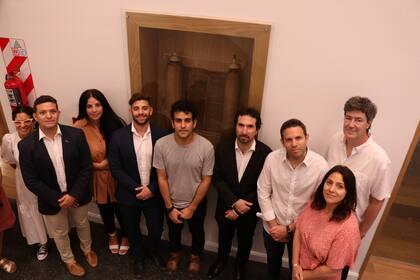 En un encuentro de paz, que tuvo al Sefer Torá de Rodas como protagonista, representantes del Congreso Judío Latinoamericano y del Instituto Islam por la Paz recorrieron las renovadas instalaciones del Museo del Holocausto