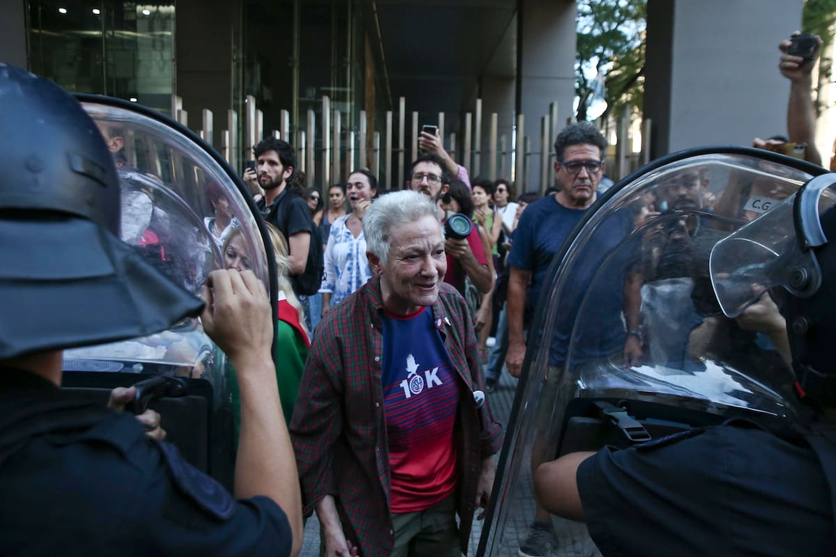 Represión a jubilados en el Congreso.
