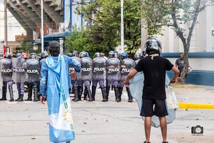 Represión policial durante las protestas recientes en la ciudad de Formosa, tras el regreso a fase 1