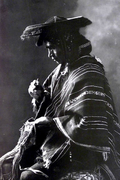 Reproducción de un retrato de Miguel Quispe "El Inca", hecho por el fotógrafo peruano Martin Chambi en 1926. El cuzqueño Quispe, fue dirigente indígena, miembro del Partido Comunista Peruano e integrante de la Asamblea Nacional