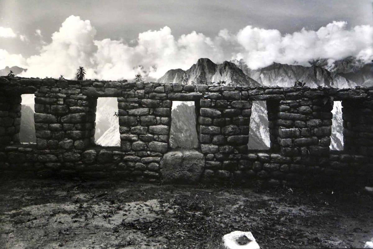 Reproducción de una fotografía de Martín Chambi de las ventanas de Huinay Huayna en el Cuzco, tomada en fecha no precisa