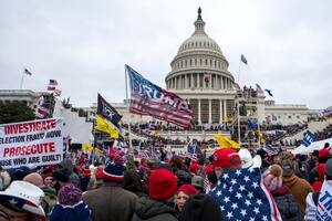 Republicanos piden más respuestas sobre el fondo de 1.800 millones mientras Trump evalúa su futuro