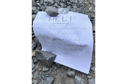 Rescatan a madre e hijo perdidos en bosque de California gracias a notas dejadas en camino