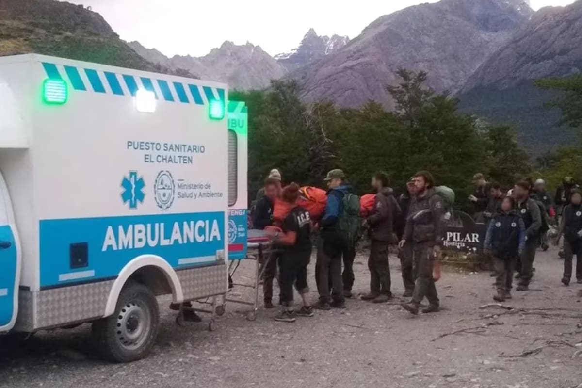 Rescatan a turista uruguaya que se golpeó mientras caminaba hacia el Cerro Fitz Roy.