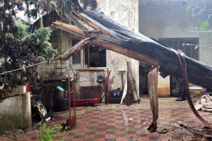 Rescatan a un anciano con riesgo de vida que estaba encerrado en su casa de Villa Devoto