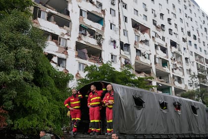 Rescatistas españoles se movilizan por el área afectada