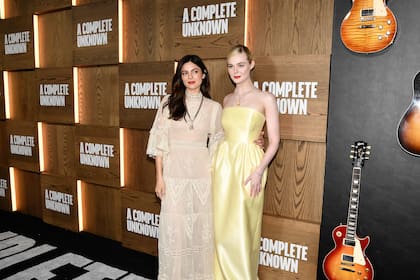 Reseña AP: La cinta de Bob Dylan “A Complete Unknown” es electrizante en varios sentidos