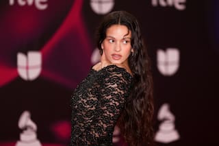 Reseña: "Lux" de Rosalía es único en la música comercial, gracias a Dios