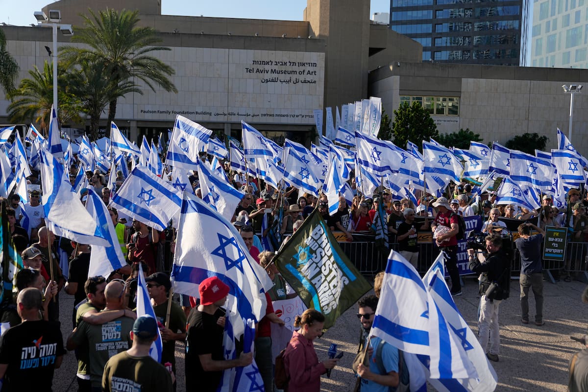 Reservistas protestan contra la reforma judicial planeada por Netanyahu, en Tel Aviv, Israel, en julio de 2023