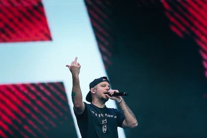 Residente, gestos y movimientos eléctricos, de principio a fin