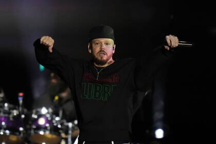 Residente hace un llamado por la paz en Gaza durante su concierto en el Zócalo de Ciudad de México