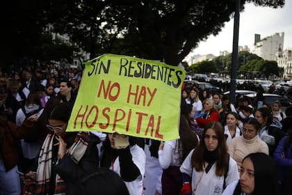 Residentes del Hospital Garrahan se manifestaron frente al Ministerio de Capital Humano el jueves