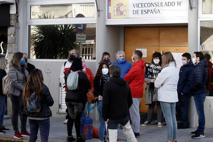Residentes españoles que quedaron varados en Mar del Plata por la crisis del coronavirus reclaman volver a su país
