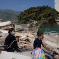 Desolación, saqueos y gente que escarba escombros con las uñas en la zona cero del terremoto
