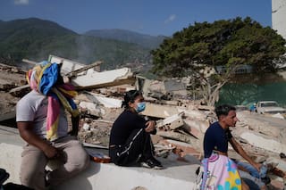 Desolación, saqueos y gente que escarba escombros con las uñas en la zona cero del terremoto