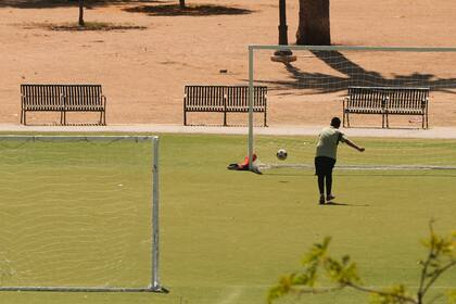 Residentes siguen conmocionados tras operativo de migración en el parque MacArthur de Los Ángeles