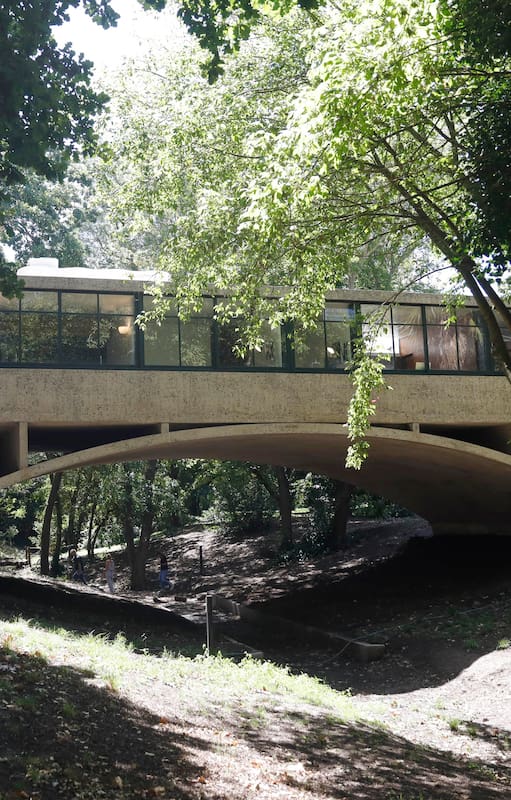 Restauración de la Casa sobre el arroyo construida por el arquitecto Amancio Williams para su padre en Mar del Plata
