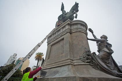 Monumento al Gereral San Martín, en la plaza homónima